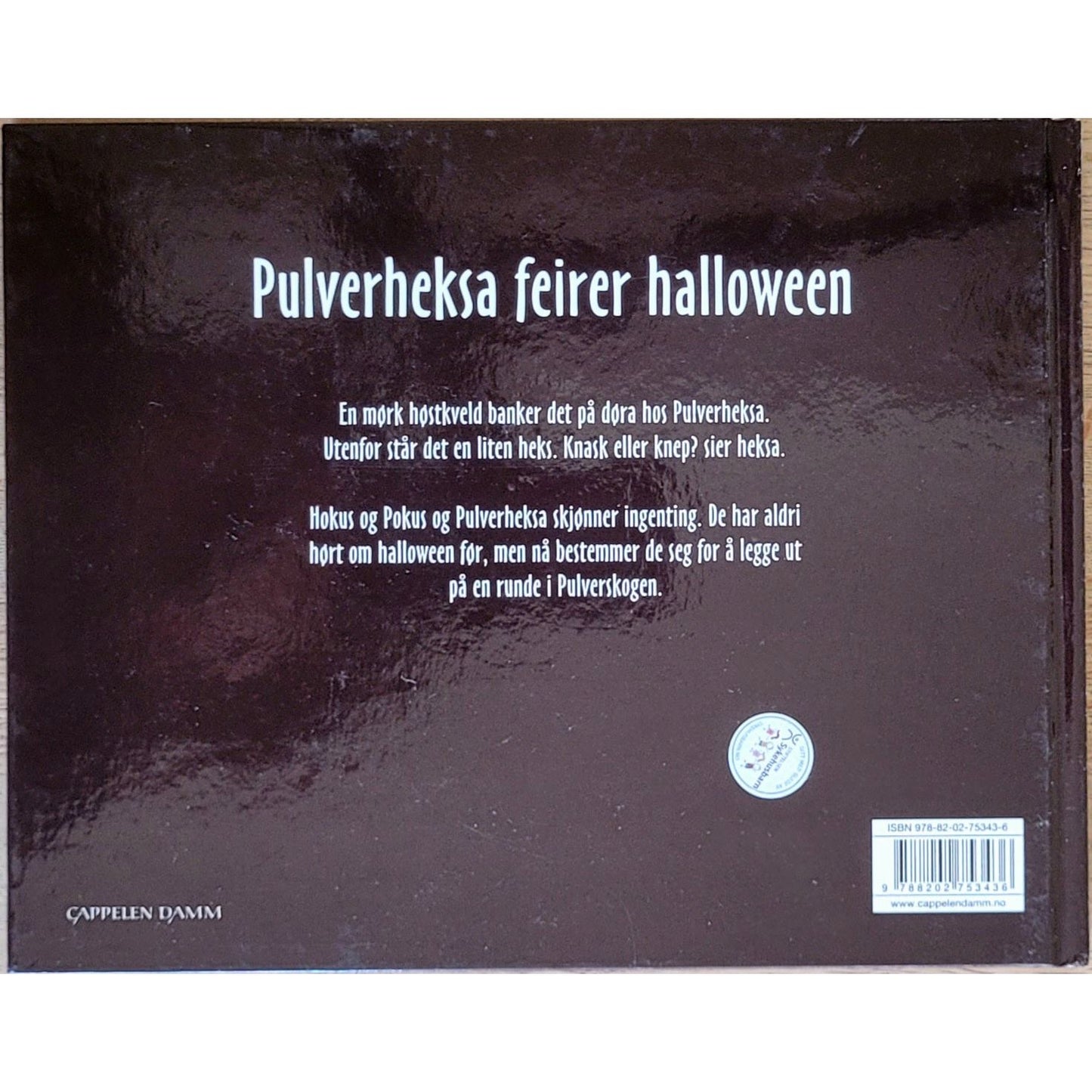 Aamodt, Ingunn: Pulverheksa feirer halloween