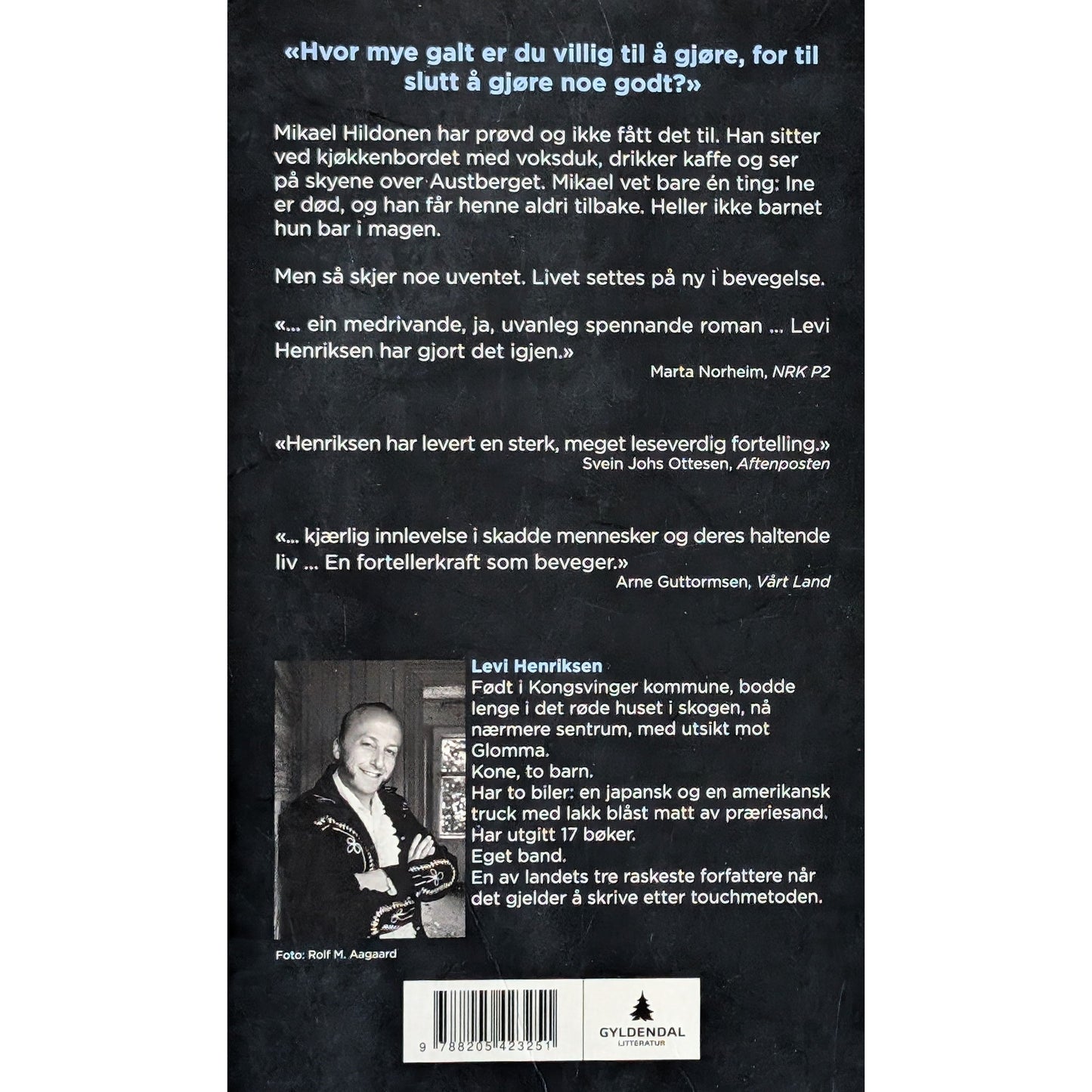 Dagen skal komme med blå vind. Brukte bøker av Levi Henriksen.