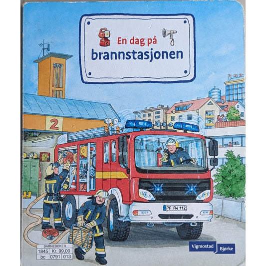 En dag på brannstasjonen - Brukte bøker om brannbiler og brannstasjoner