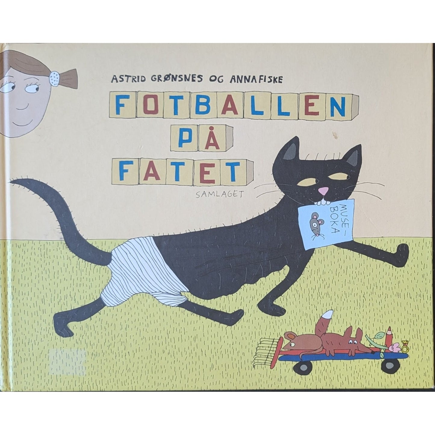 Fotballen på fatet - Brukte bøker av Astrid Grønsnes og Anna Fiske