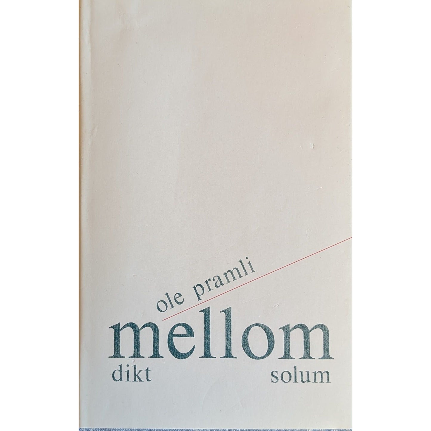 Mellom. Dikt.  Brukte bøker av Ole Pramli. Inventaret bokhandel