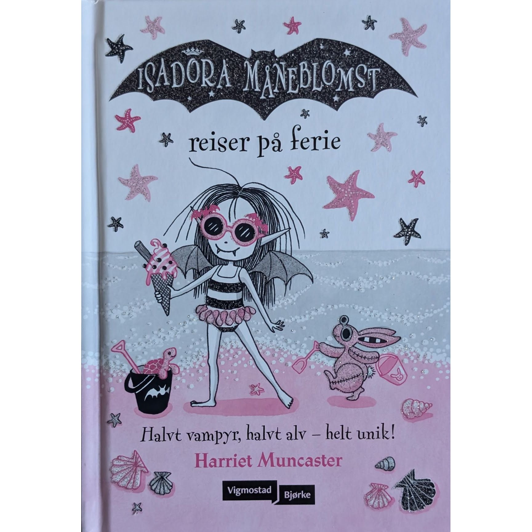 Isadora Måneblomst reiser på ferie, brukte bøker av Harriet Muncaster
