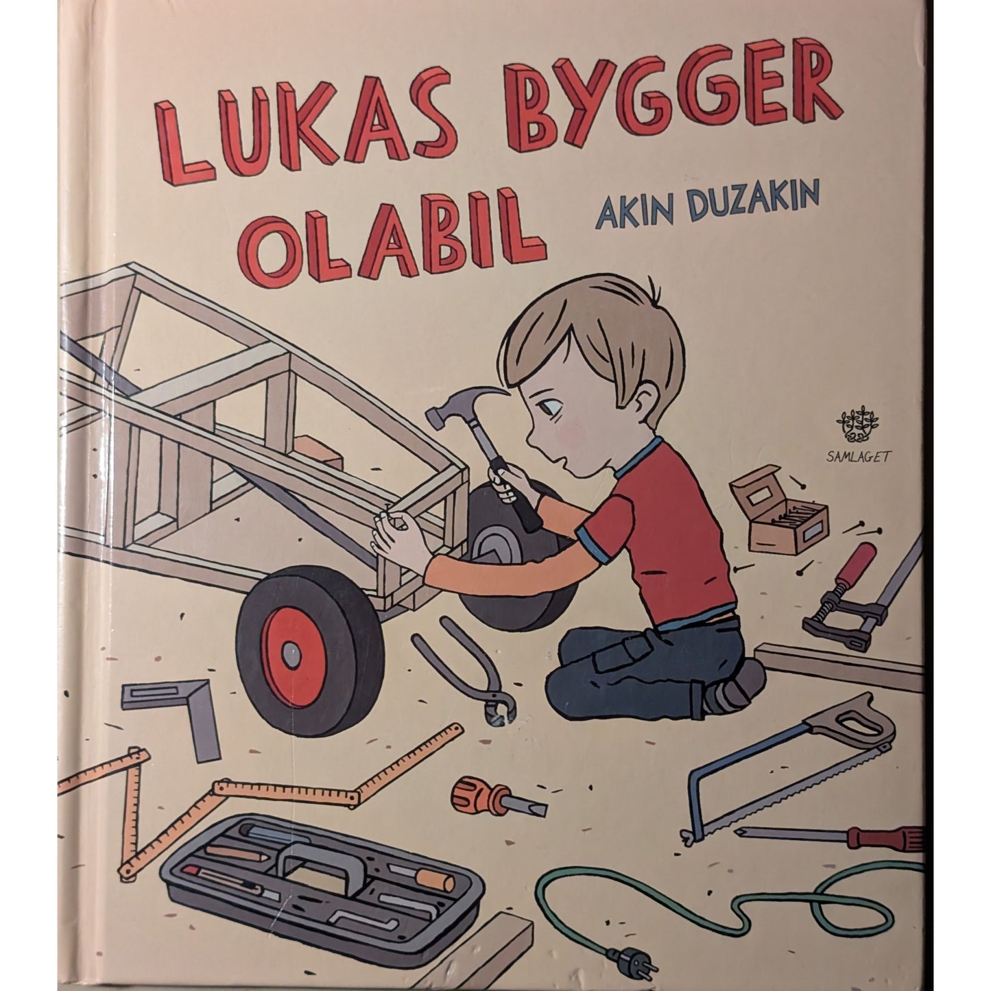 Lukas bygger olabil, brukte bøker av Akin Düzakin hos Inventaret