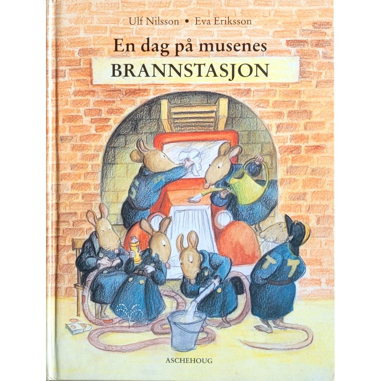 En dag på musenes brannstasjon, bruke bøker av Ulf Nilsson og Eva Eriksson
